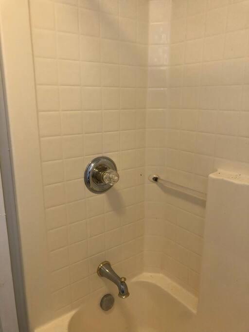 Private 2-Bedroom With Free Parking And Direct Bus To Nyc Manhattan Only 2 Blocks Away 林登 外观 照片